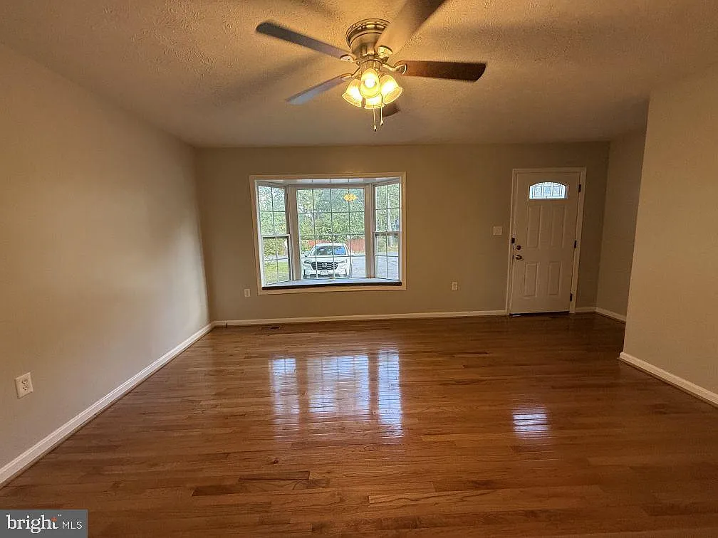 3 bed, 1.5 bath, 1200 sqft, $1,750 — Photo 4