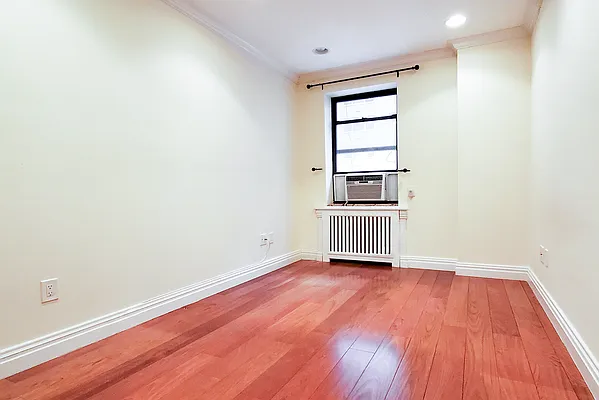 Rented by Warburg | media 6