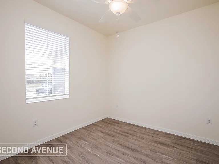 2721 NW 18th Pl — Photo 21