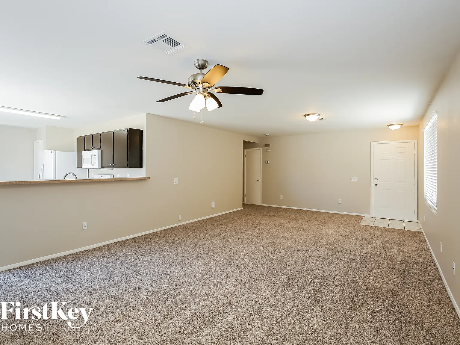 3 bed, 2.0 bath, 1311 sqft, $1,705 — Photo 3