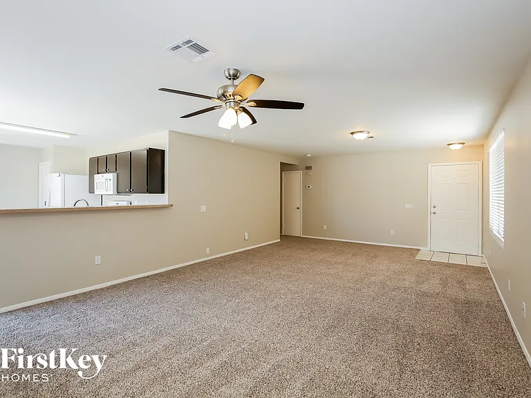 720 Roberta Alecia Ave — Photo 3