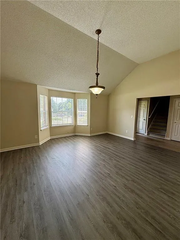 3 bed, 2.5 bath, 2139 sqft, $2,100 — Photo 3