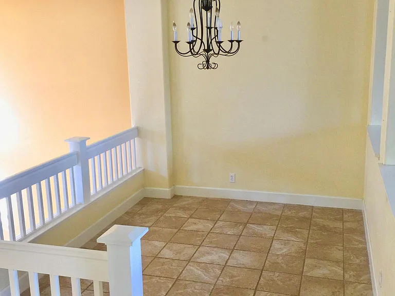 1061 Pearl Ter — Photo 3