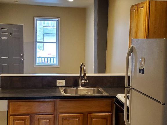 4th image of 68 W Rockland St #B