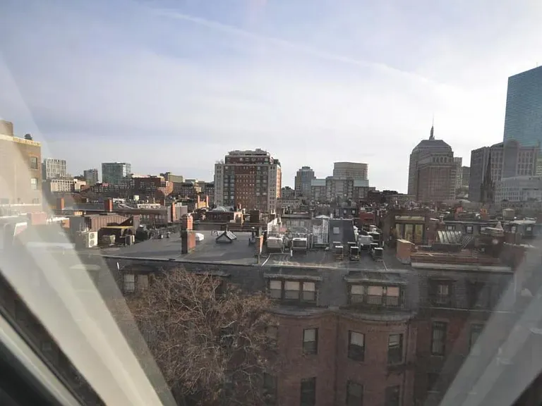 113 Beacon St #Penthouse 1 — Photo 2