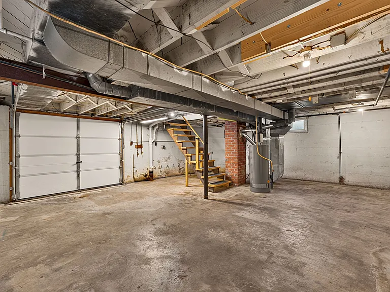 1404 E Elm St — Photo 17