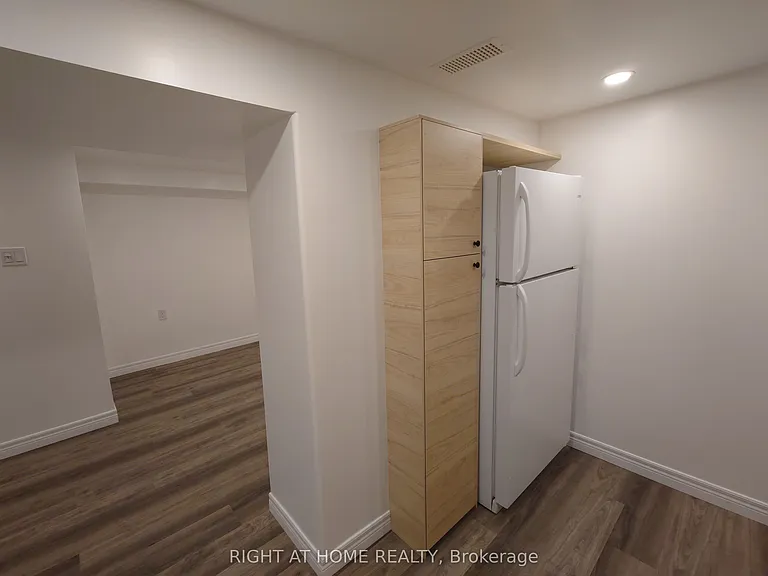 117 Wellington St S — Photo 4