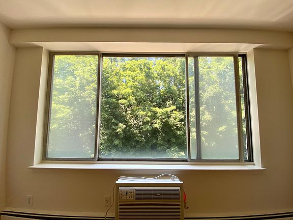 2nd image of 98 Lake St #1B