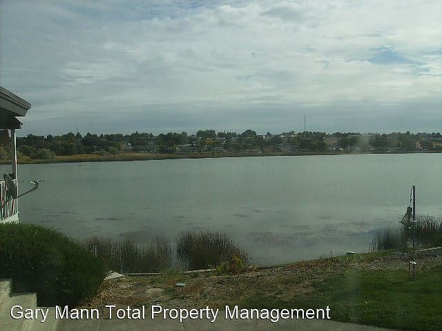 1st image of 1039 W Lakeside Dr