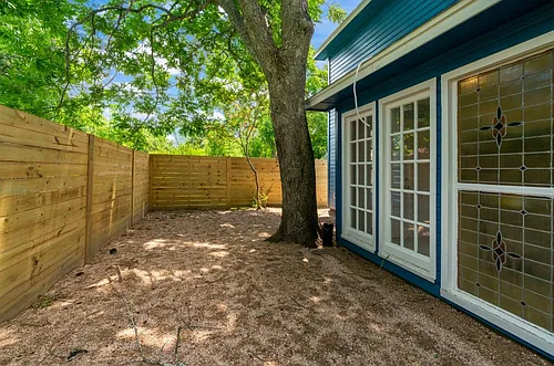 204 E Houston St #B Photo 1