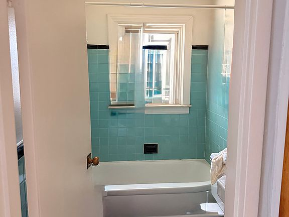 4th image of 1872 London Ave APT 4