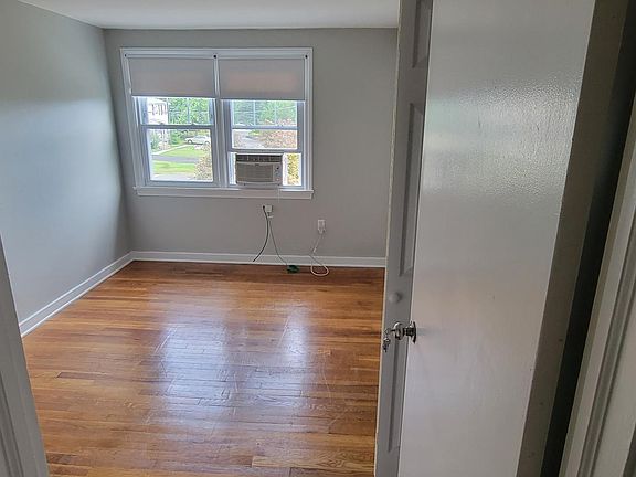 4th image of 31 Geissler Dr #2