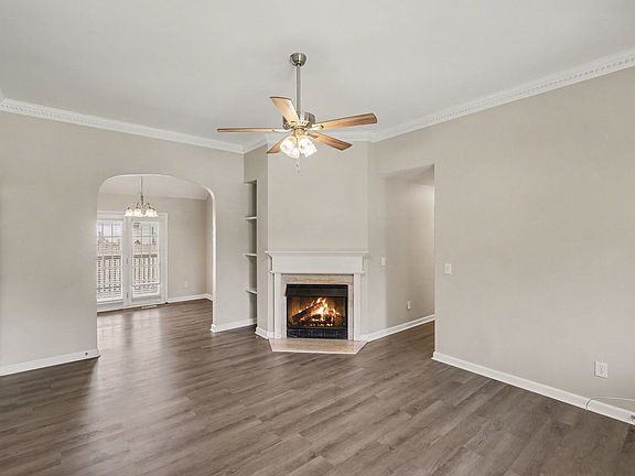 5th image of 604 Ellis Ct