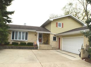 27W555 Ridgeview St, West Chicago, IL 60185