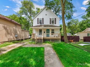 724 Wheeler St, Woodstock, IL 60098