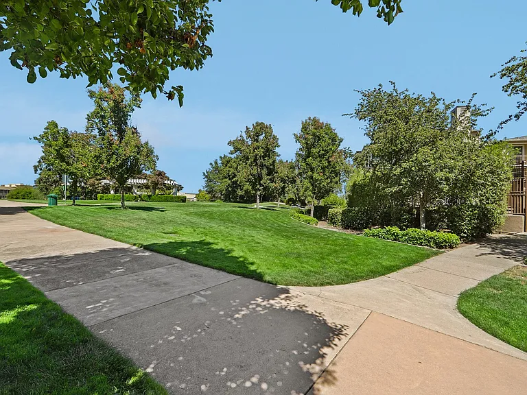 Ivy Hill — Photo 40