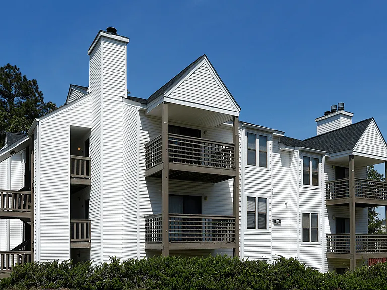 The Hampton — Photo 16