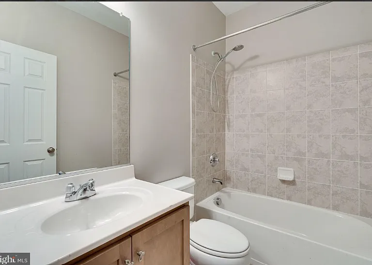 25124 Neptune Ter — Photo 14