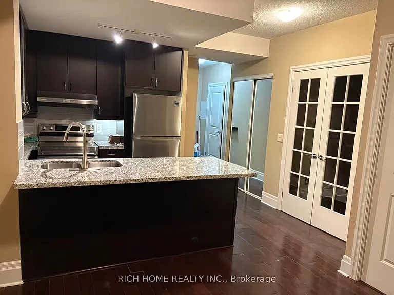 21 Upper Duke Cres #312 — Photo 22