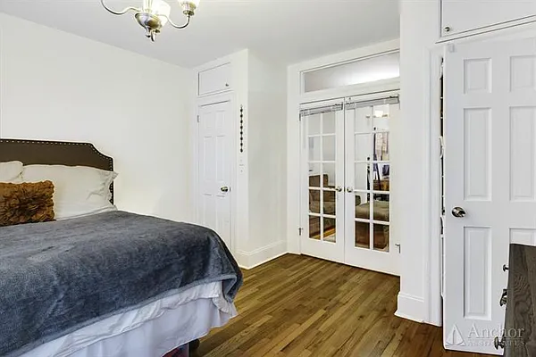 Rented by Anchor Associates | media 29