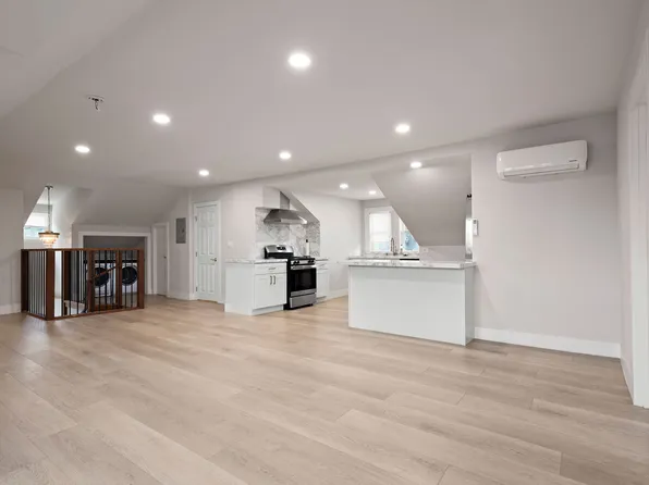 29 1st St #7, Corte Madera, CA 94925