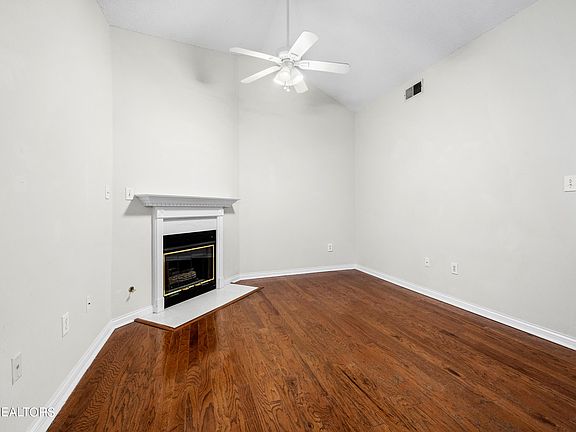 5th image of 4602 Dewey Way