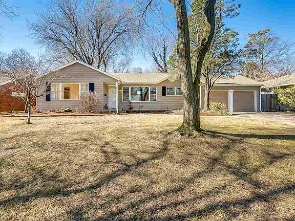 2nd image of 221 S Parkwood Ln