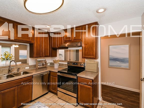 3rd image of 2051 Delray Ave