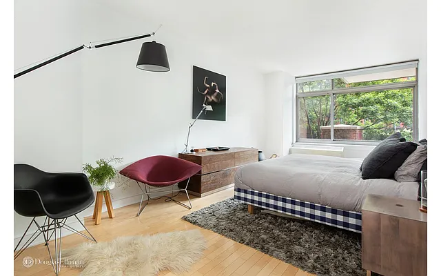 Rented by Douglas Elliman | media 16