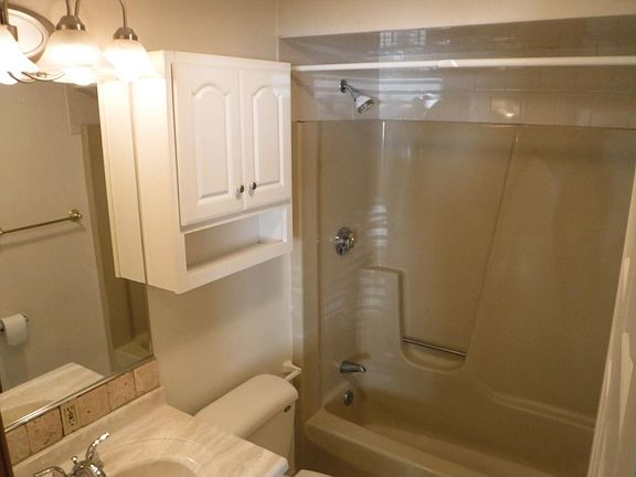 3rd image of 17 Spicer St APT 1