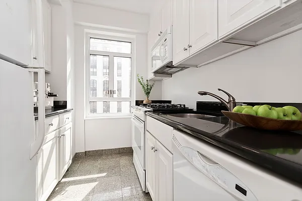 Rented by Central Park South Associates | media 5