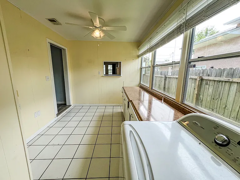 359 Mercedes Ave — Photo 21