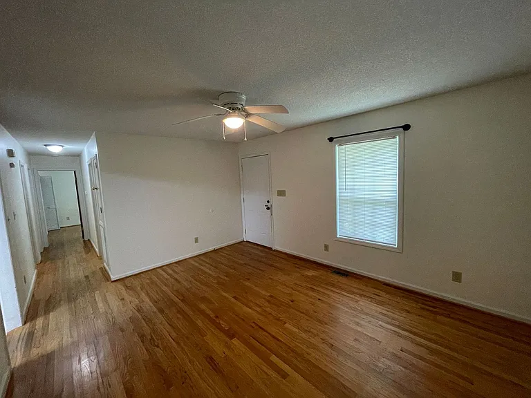 408 Sunset Dr — Photo 4