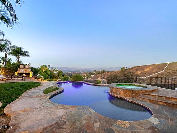 3rd image of 490 Peter Pl