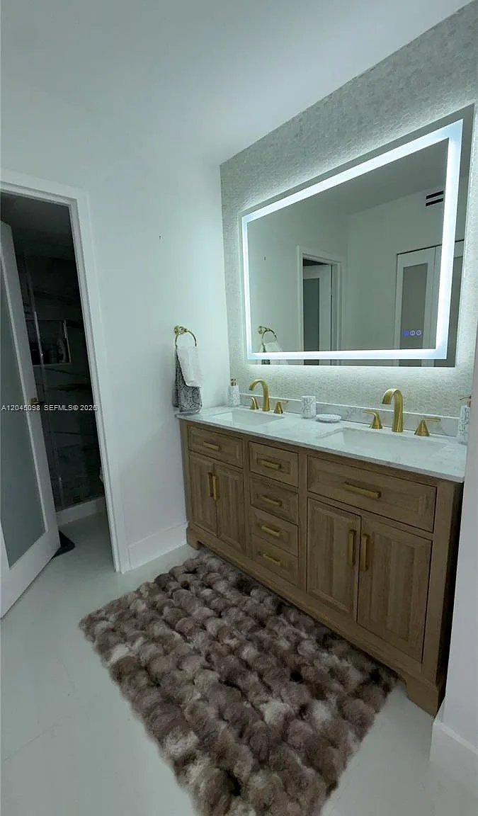 2333 Brickell Ave — Photo 4