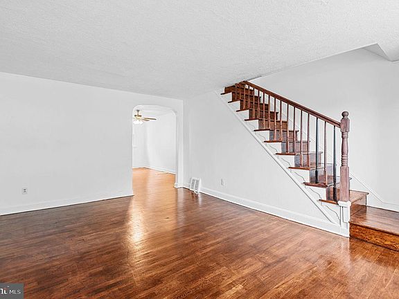 4th image of 230 W Washington Ave