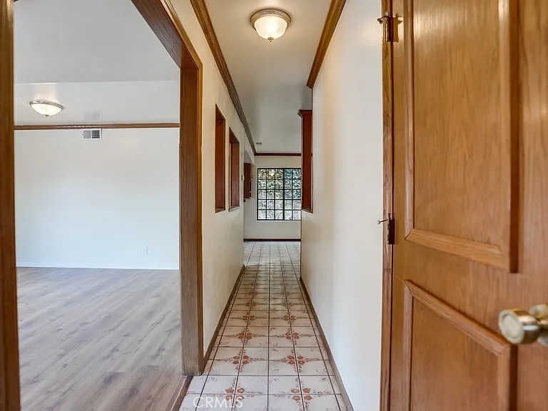 1307 Mackay Ln — Photo 7