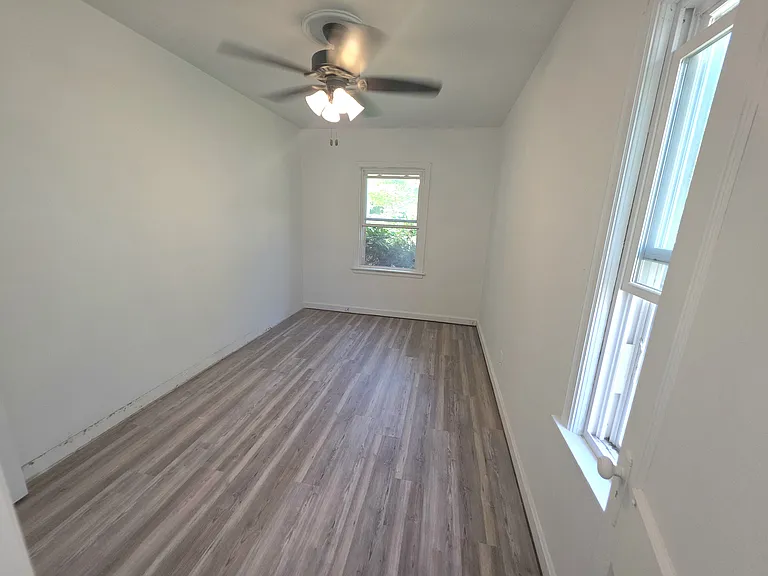 Bedroom 1 ( main level)