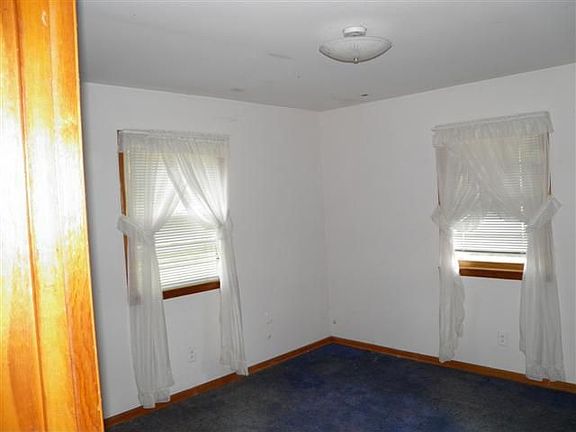 5th image of 1607 Woodbury Hwy