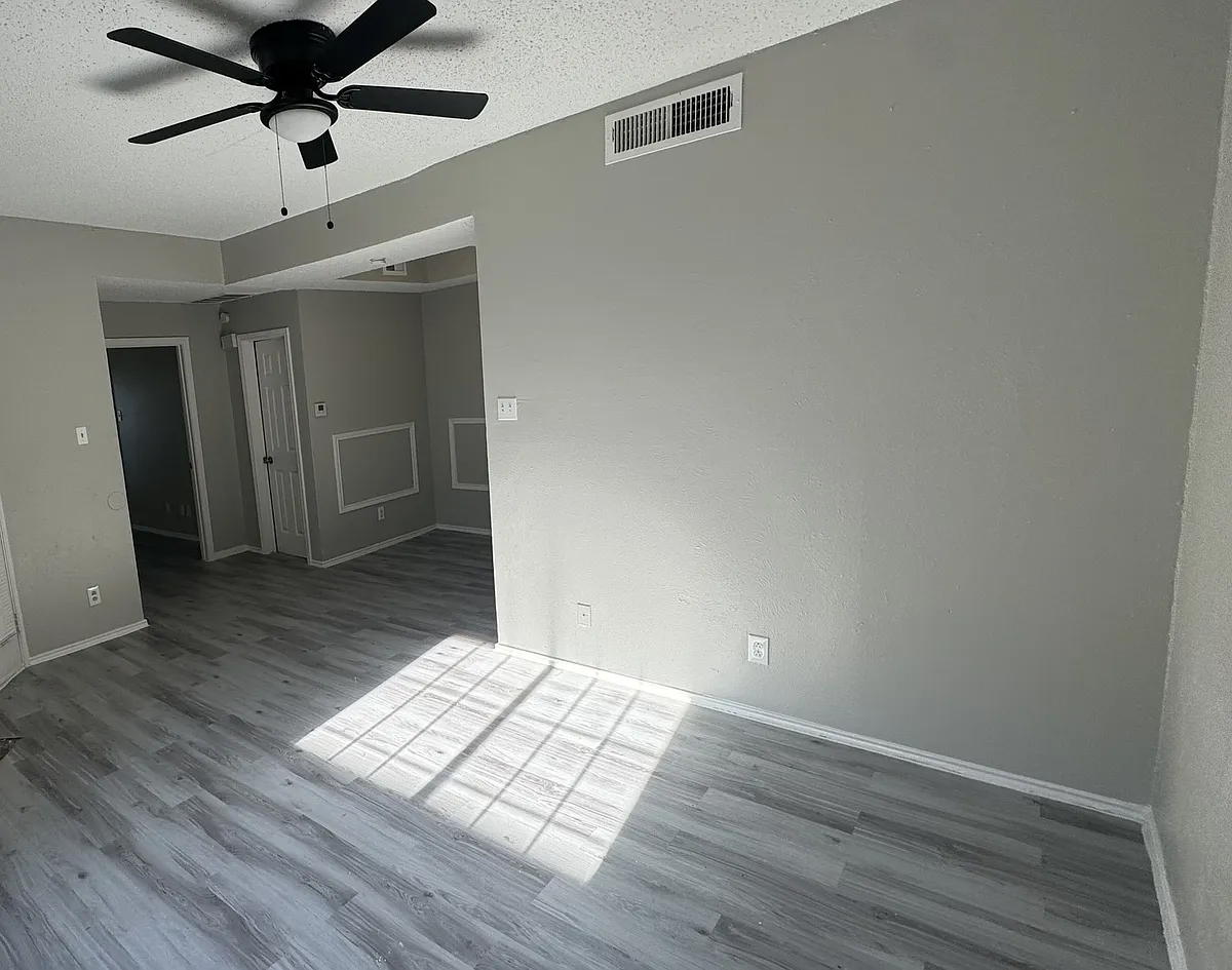 Building Photo - 3209 Norwalk Ave #204