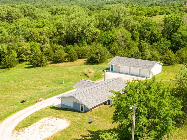 2626 Fieldstone Ave, Winterset, IA 50273