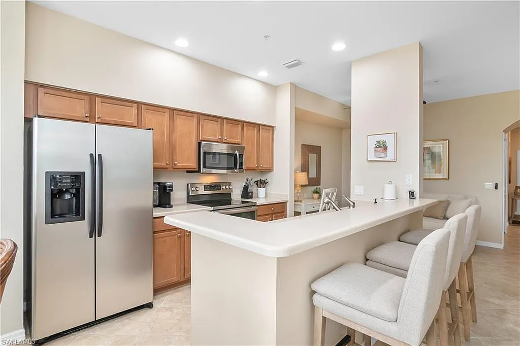 2 bed, 2.0 bath, 1232 sqft, $6,850 — Photo 3