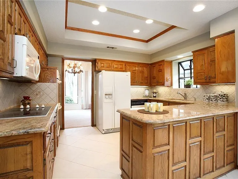 2127 Windy Ridge Ln — Photo 4