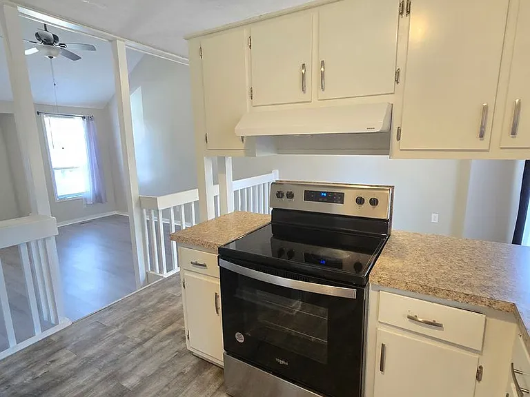 6484 Kelmscot Ct — Photo 9