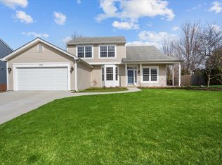 141 Edgewater Ln, Sugar Grove, IL 60554