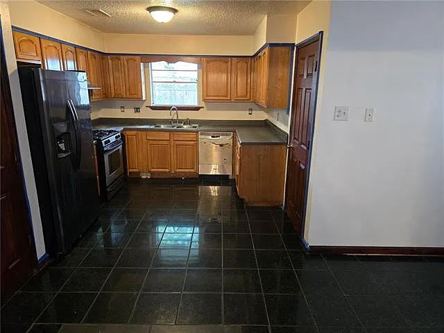 3 bed, 2.0 bath, 1577 sqft, $1,500 — Photo 3