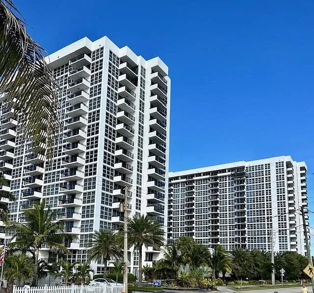 2 bed, 2.0 bath, 1050 sqft, $5,000 — Photo 1
