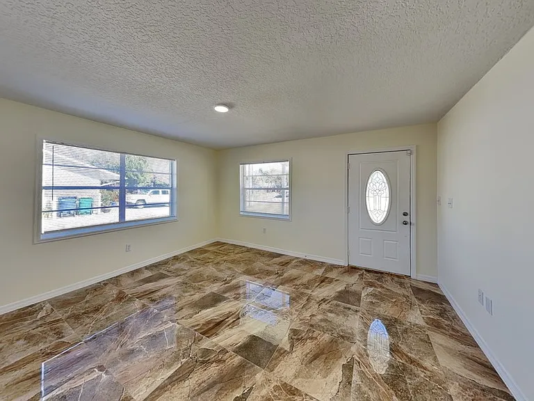 465 Oak Dr — Photo 7