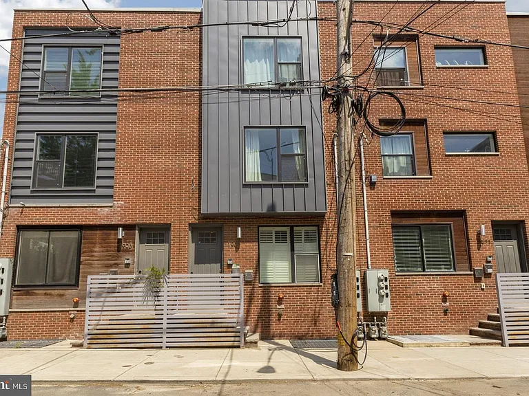 1909 E Hagert St #1 — Photo 30