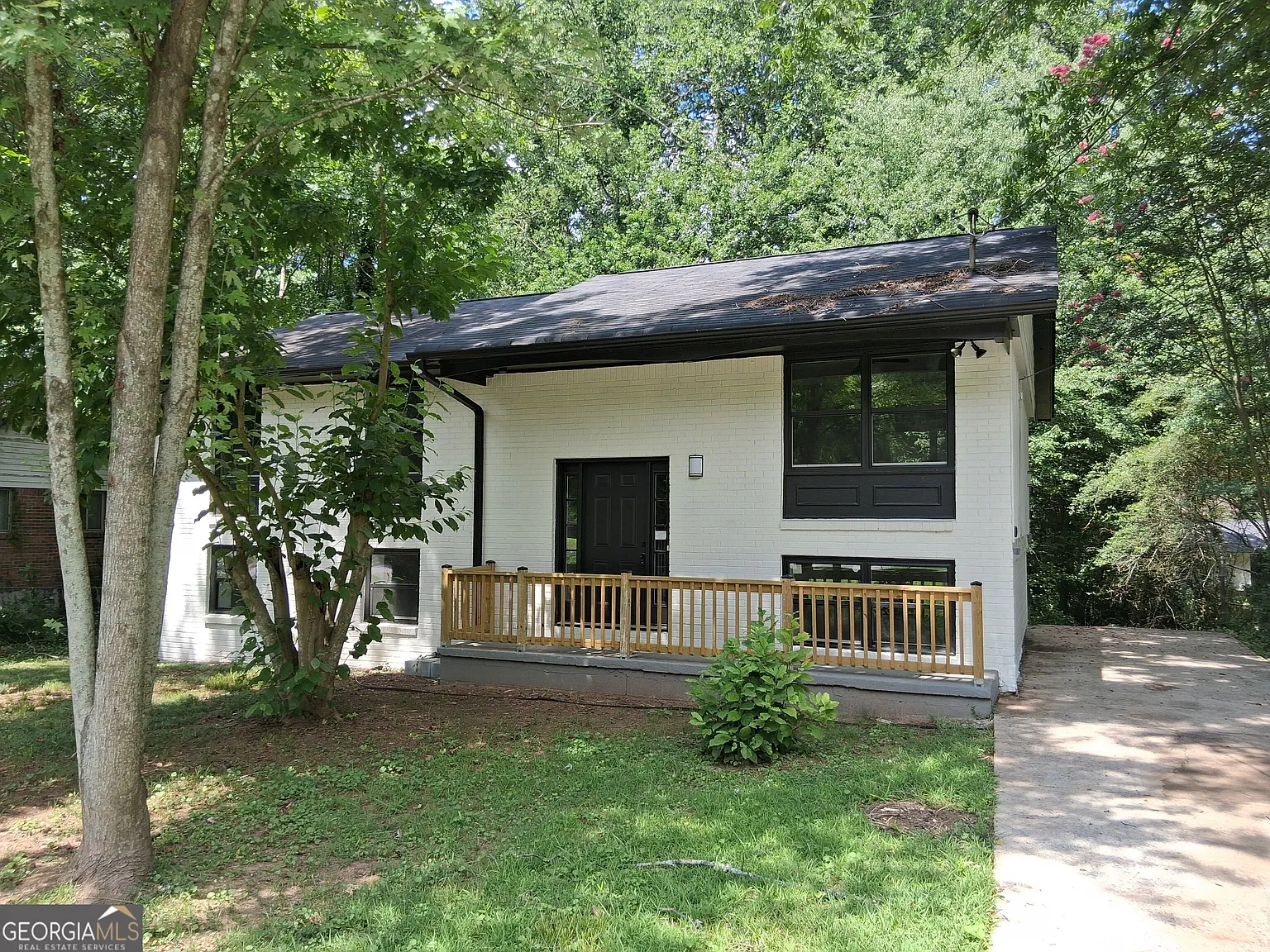 3 bed, 1.5 bath, 1600 sqft, $1,595 — Photo 2
